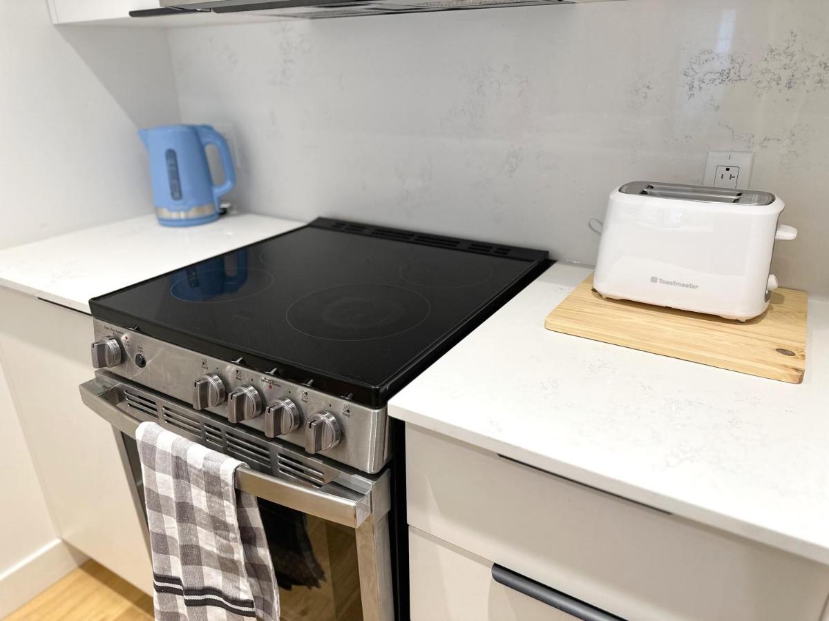 Charming 2-bedr Haven 2mins From Frontenac Metro Apartamento